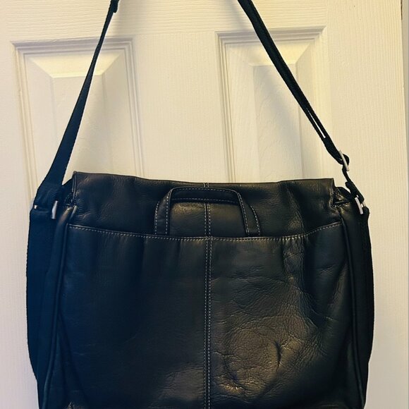 Kenneth Cole REACTION Risky Business Messenger Full-Grain Colombian Leather Cros - Picture 2 of 3